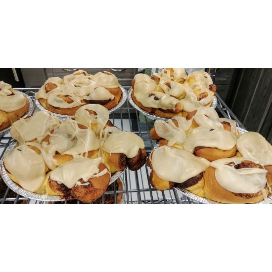Homemade Cinnamon Buns (Caramel Iced, tray of 6 )