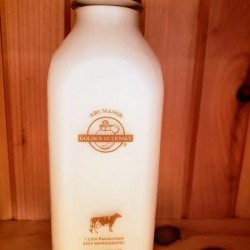 Milk - Local Eby Manor - Golden Guernsey - 2% Milk - 1 L