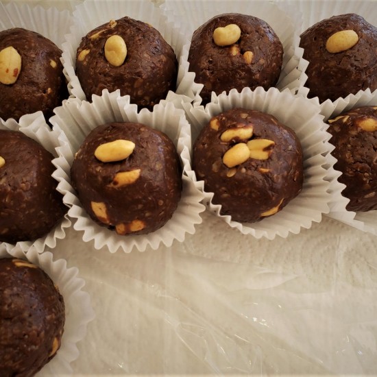 Homemade Chocolate Peanut Butter Protein Balls 70 g.